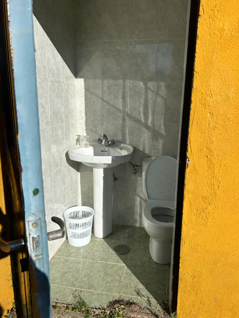 Baño de Finca rústica en venta en Navas del Rey con Calefacción, Jardín privado y Terraza