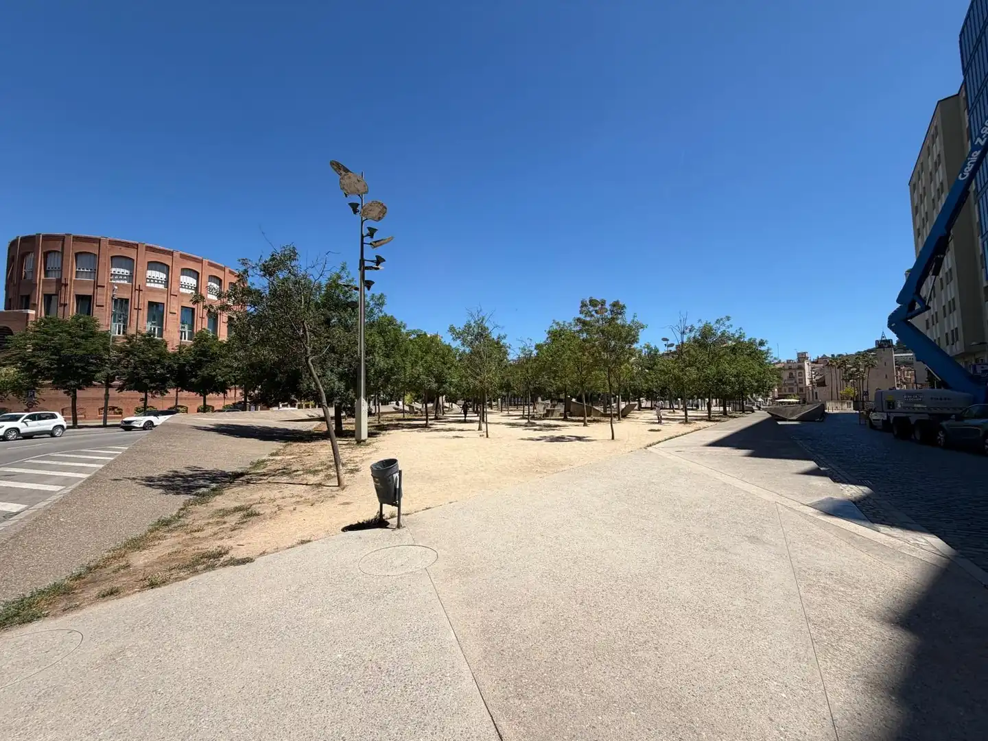Exterior view of Office for rent in Girona  with Air Conditioner and Heating