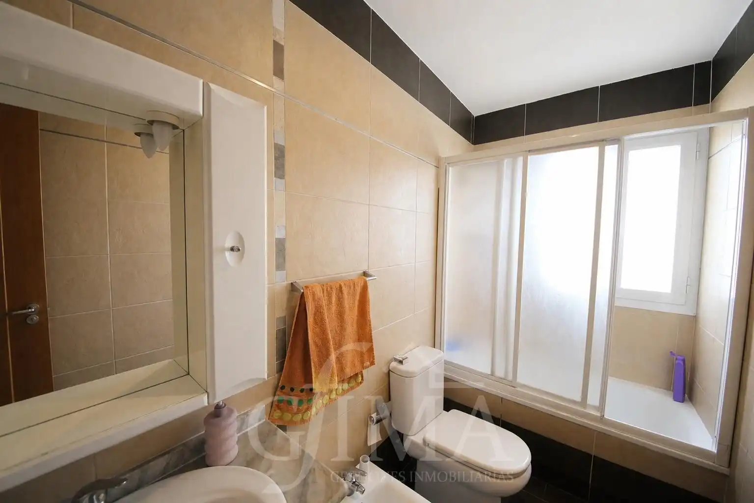 Baño de Piso en venta en Tomelloso con Calefacción y Amueblado