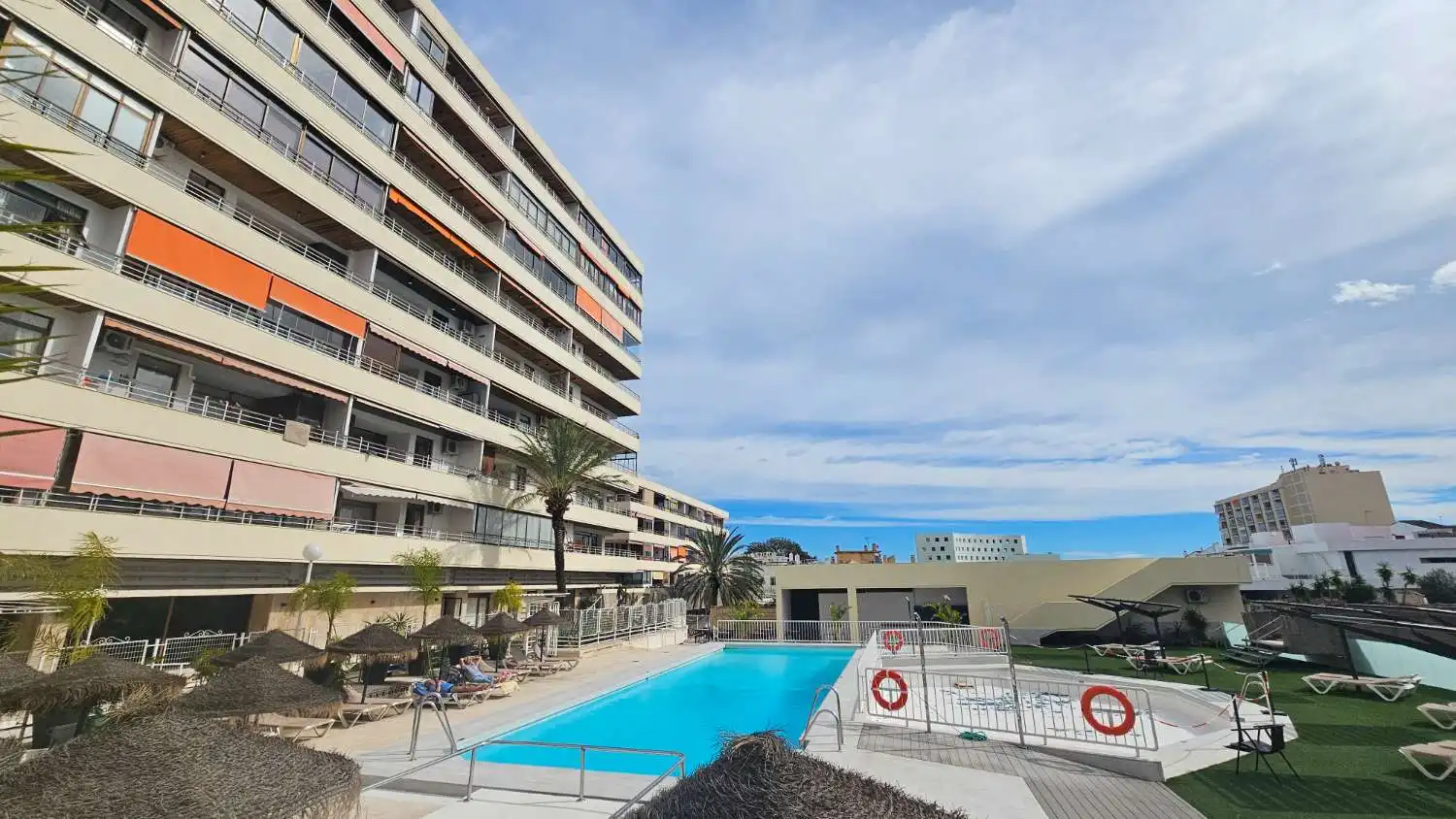 Piscina de Apartamento en venta en Torremolinos con Aire acondicionado, Calefacción y Piscina