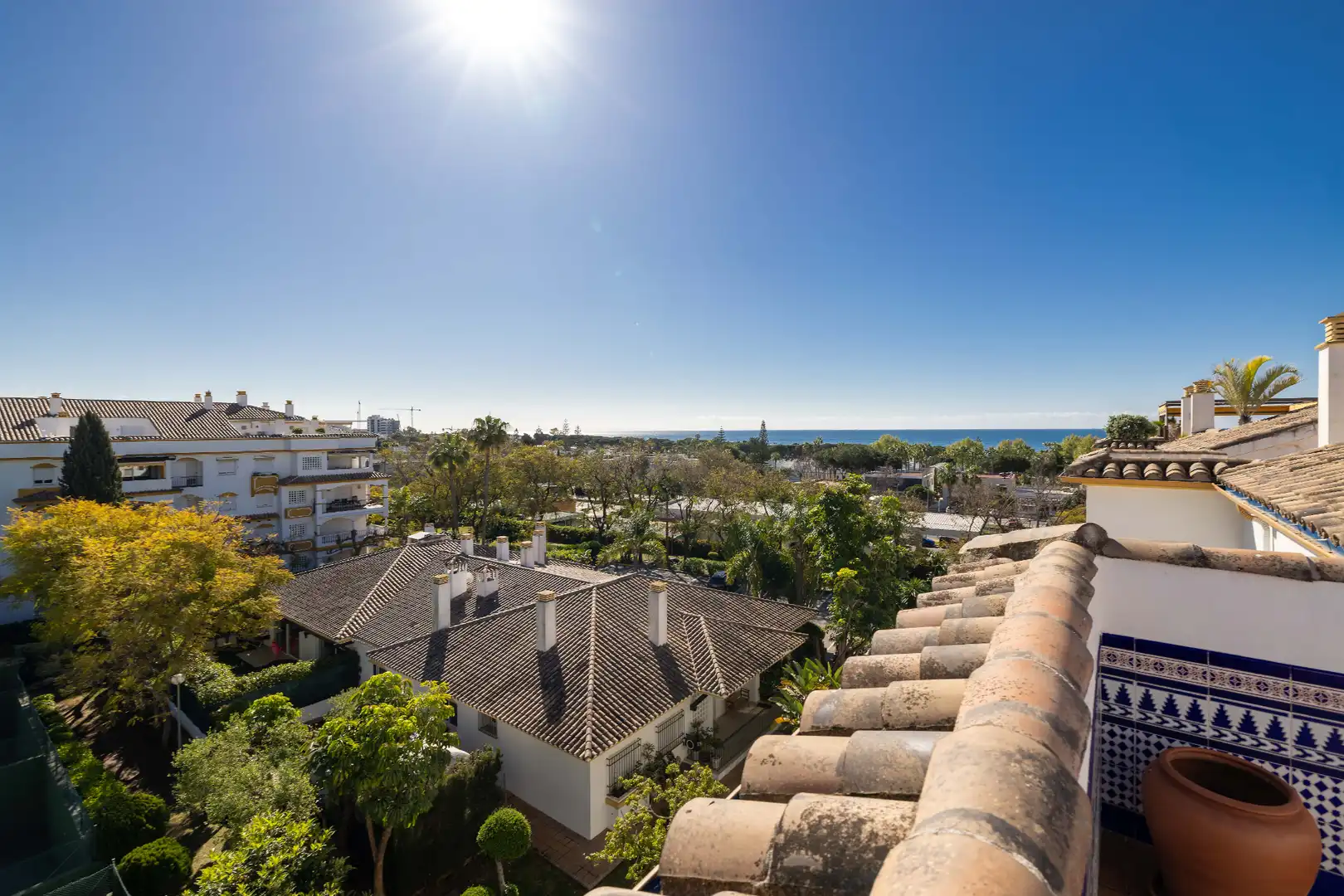 Vista exterior de Àtic en venda en Marbella amb Aire condicionat, Calefacció i Terrassa