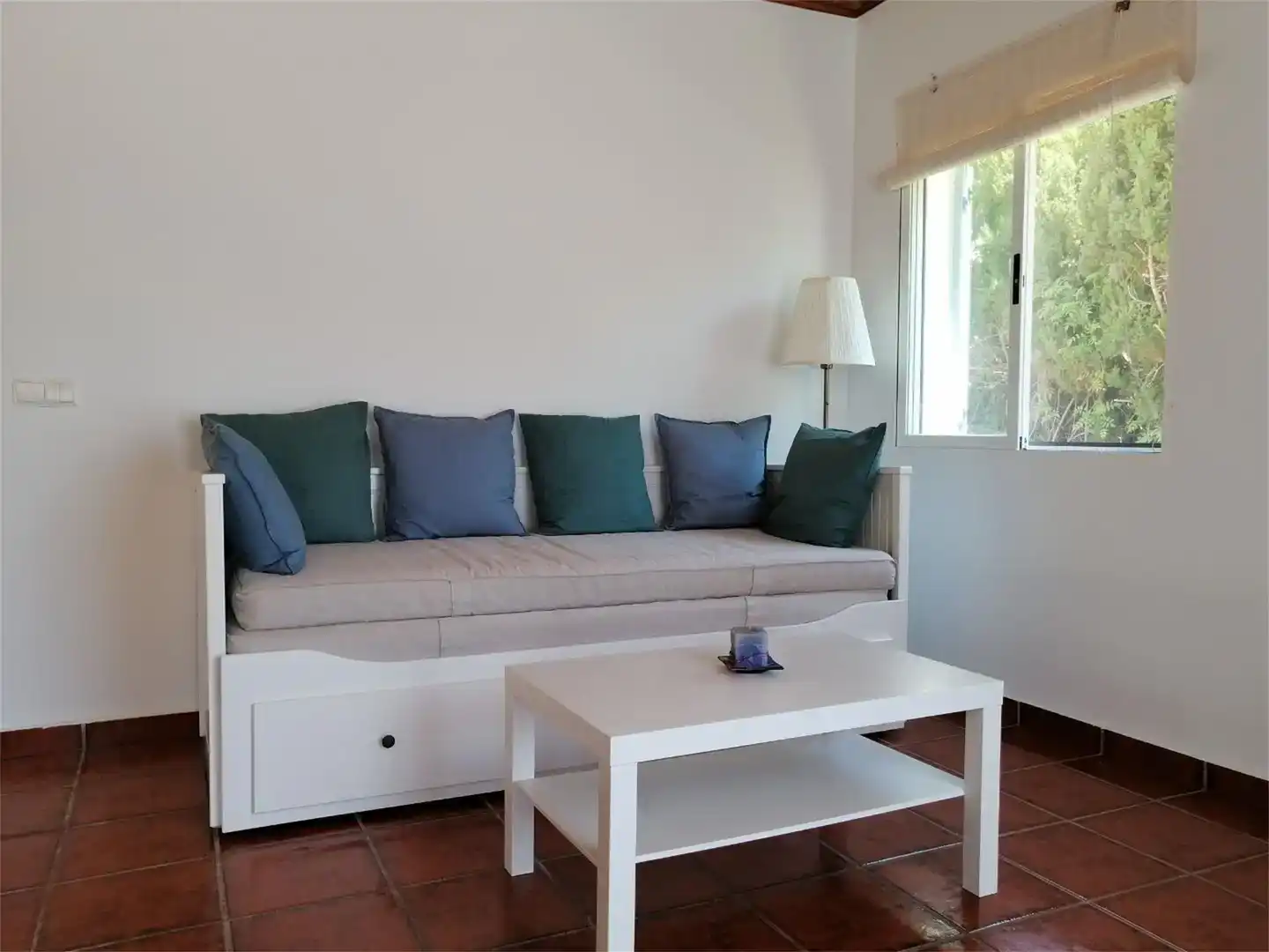 Sala d'estar de Casa adosada de lloguer en Moraira amb Aire condicionat, Jardí privat i Traster