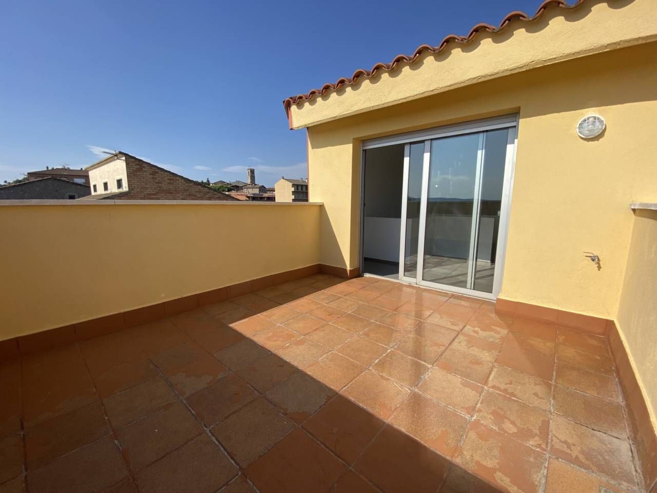 Terrasse von Maisonette miete in Sant Feliu Sasserra mit Heizung, Terrasse und Abstellraum