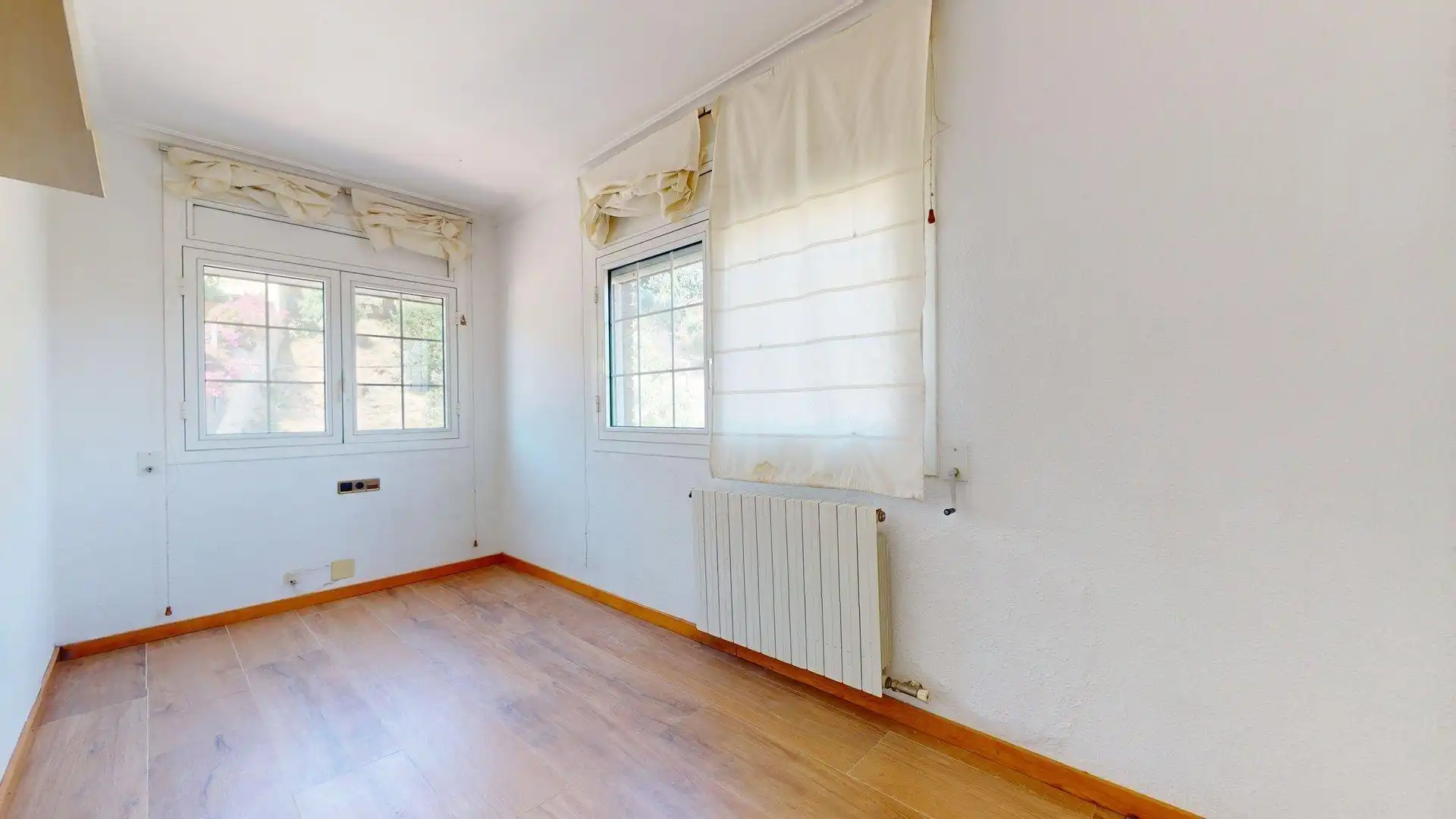 Dormitori de Casa o xalet en venda en Sant Boi de Llobregat amb Aire condicionat, Calefacció i Jardí privat