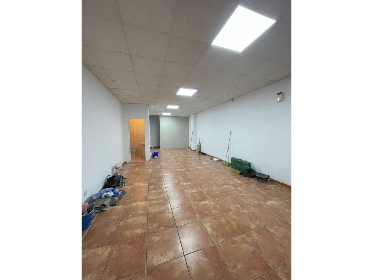 Premises to rent in Estepona  with Air Conditioner