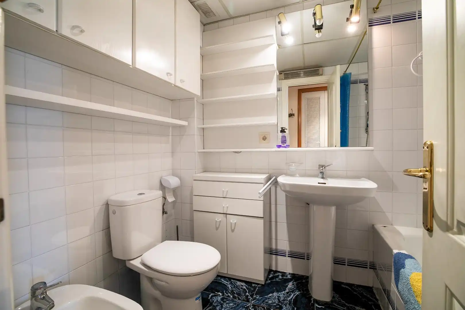 Badezimmer von Wohnung zum Verkauf in Aisa mit Heizung, Terrasse und Abstellraum
