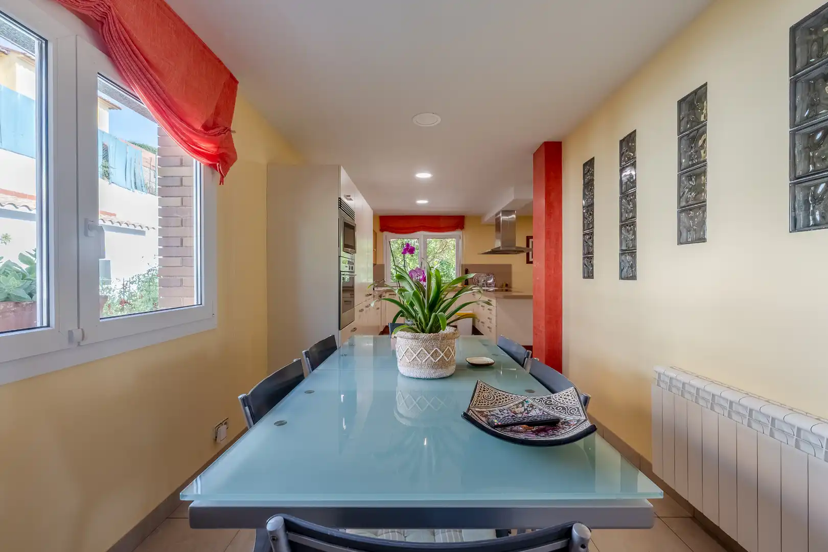 Comedor de Casa o chalet en venta en Badalona con Aire acondicionado, Calefacción y Jardín privado