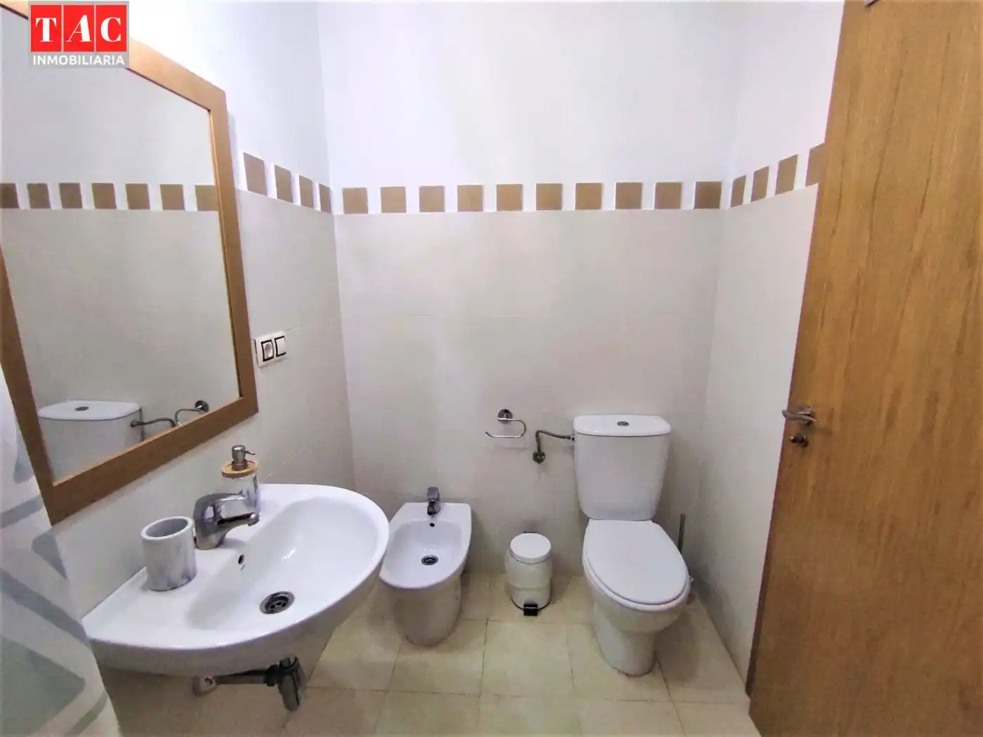 Bathroom of Flat for sale in Lepe  with Air Conditioner, Terrace and Storage room