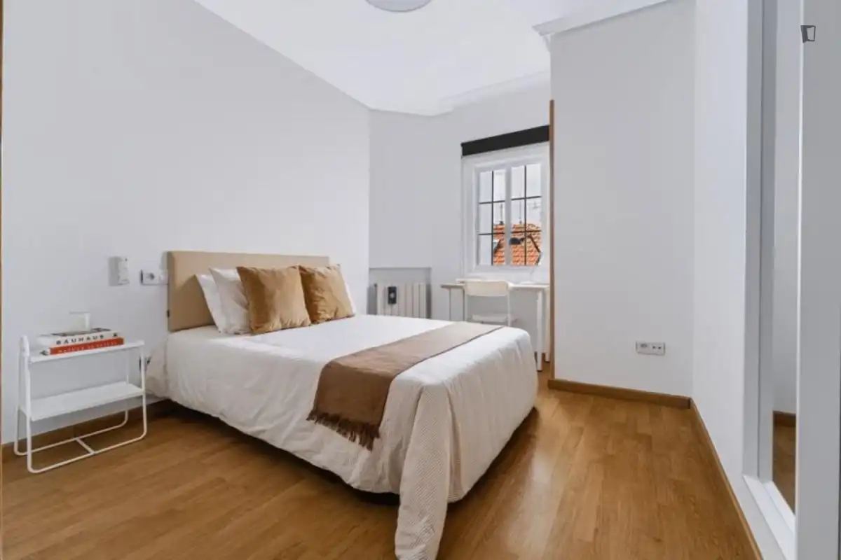Habitación de Casa o chalet para compartir en Madrid con Calefacción, Amueblado y Horno