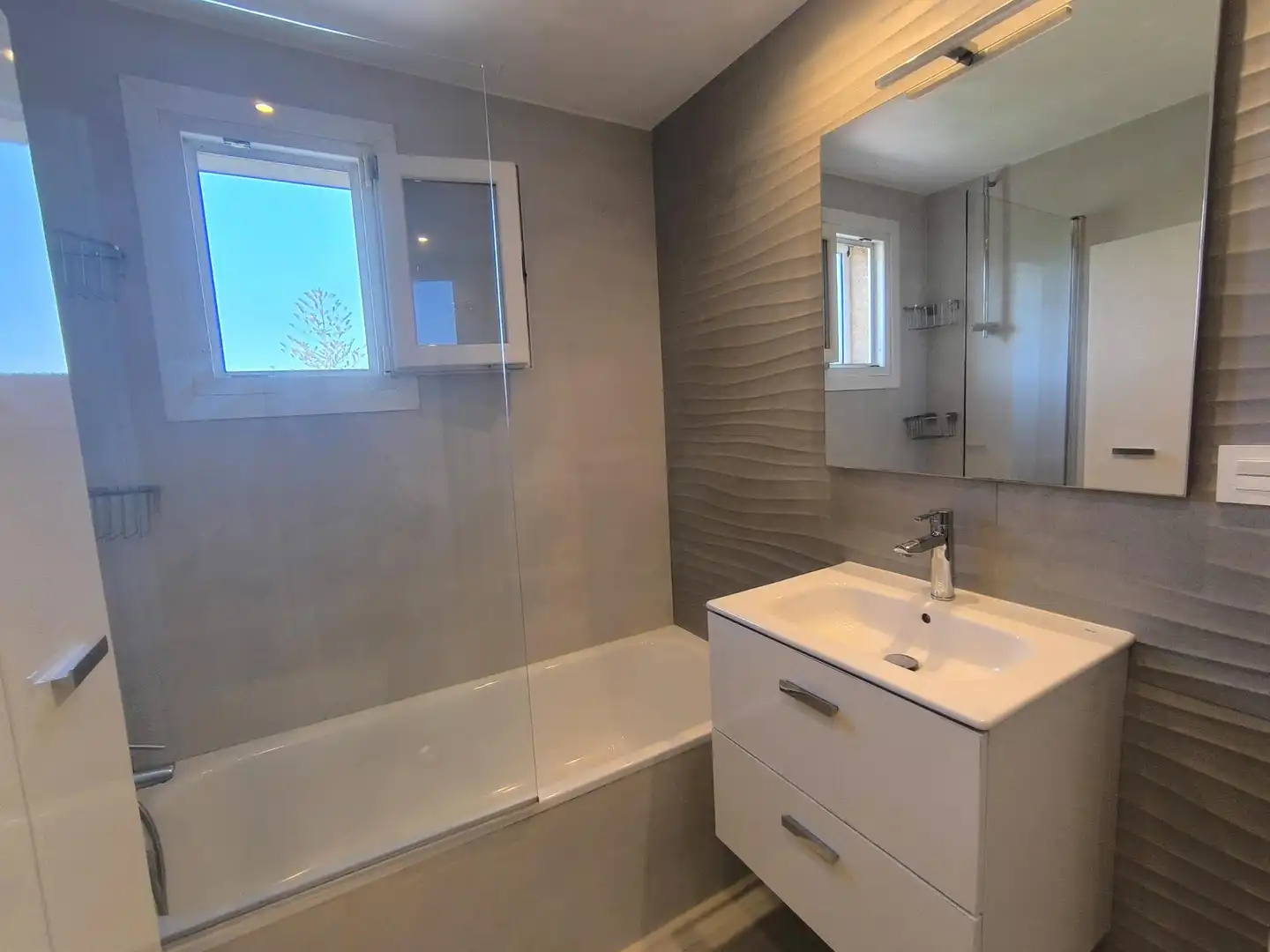 Badezimmer von Wohnung zur Miete in Málaga mit Klimaanlage, Privatgarten und Terrasse