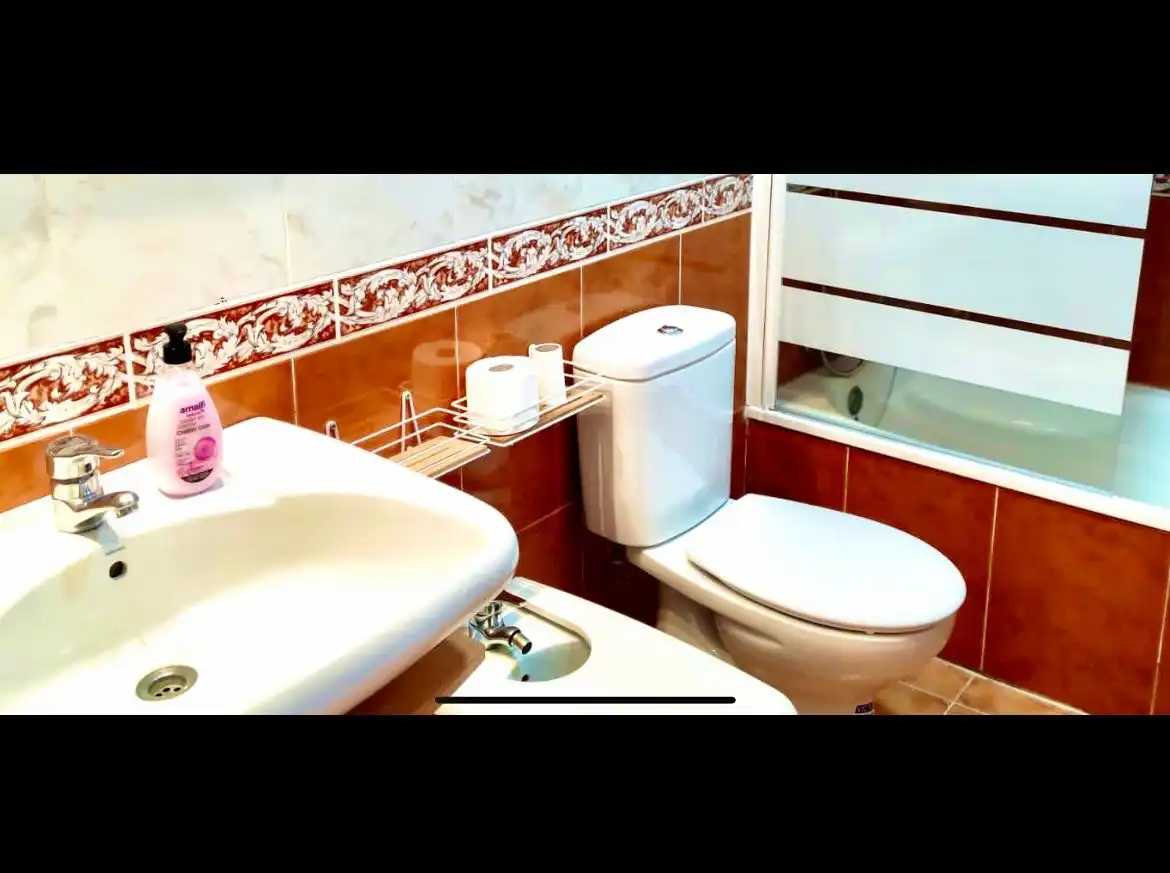 Badezimmer von Wohnung zur untervermieten in Valencia mit Klimaanlage, Heizung und Möbliert