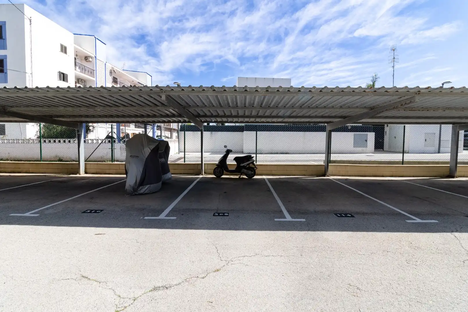 Parkplatz von Wohnung zum Verkauf in Dénia mit Privatgarten und Terrasse