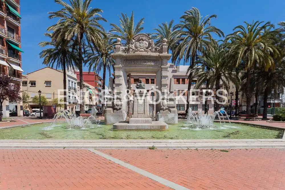 Vista exterior de Casa o xalet en venda en Valencia amb Calefacció