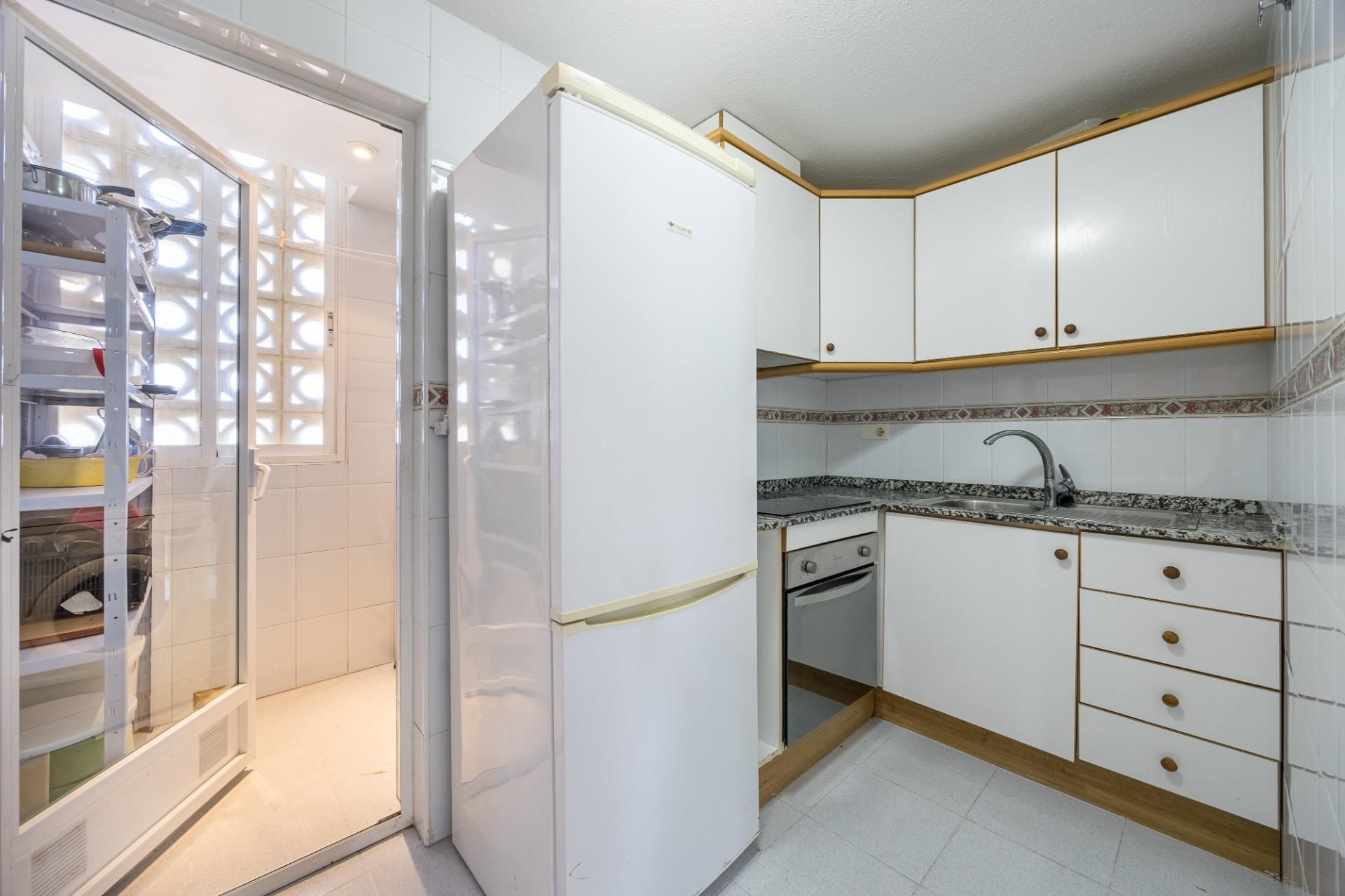 Cuina de Apartament en venda en Benidorm amb Terrassa i Piscina comunitària