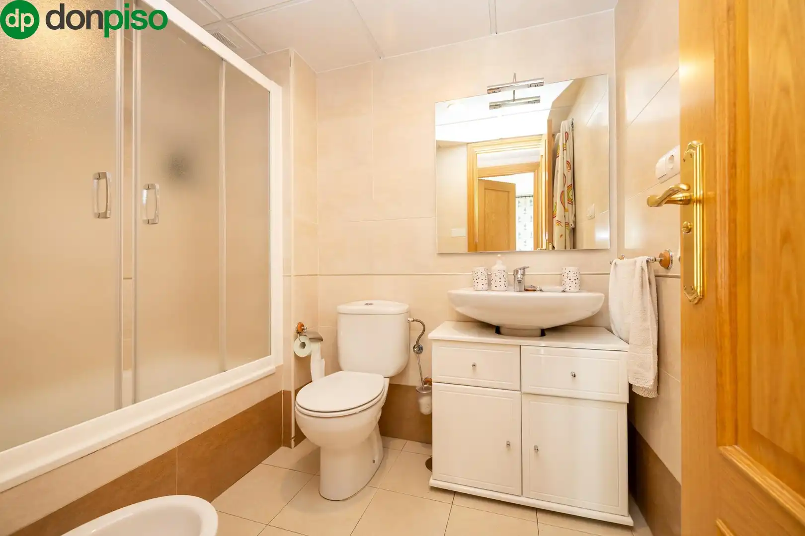 Bathroom of Flat for sale in Granada  with Air Conditioner, Heating and Terrace