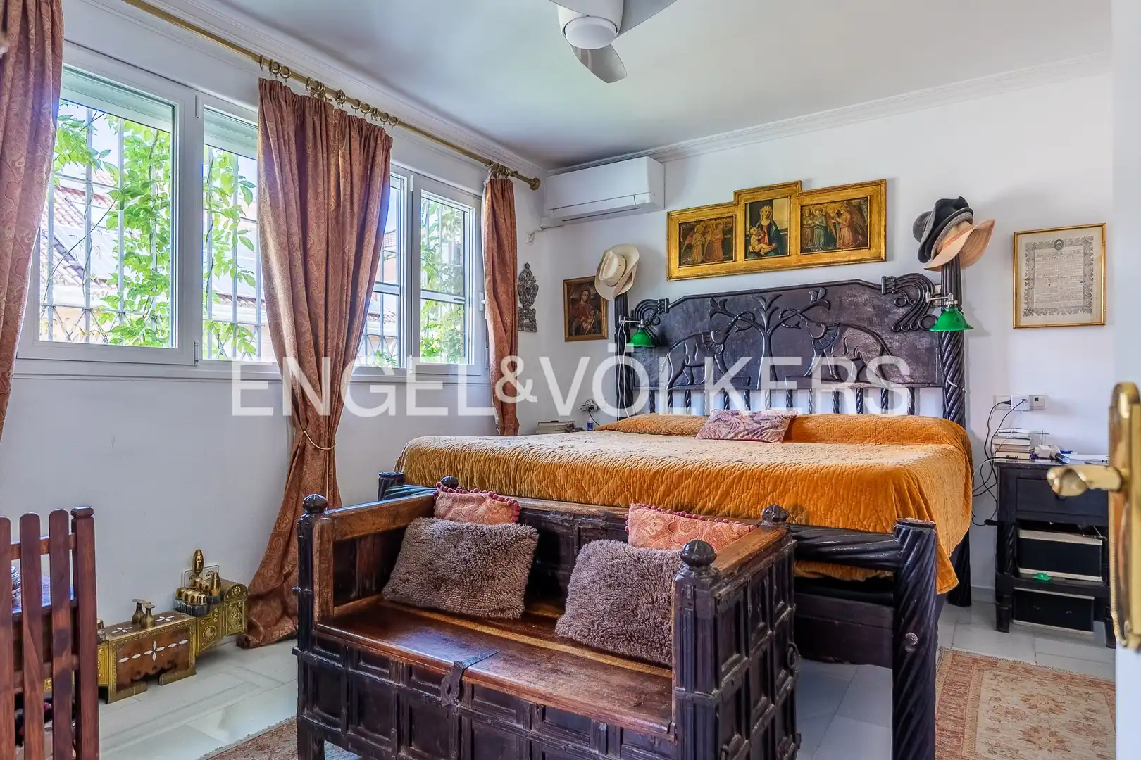Bedroom of Houses for sale in Sevilla  with Air Conditioner, Heating and Private garden