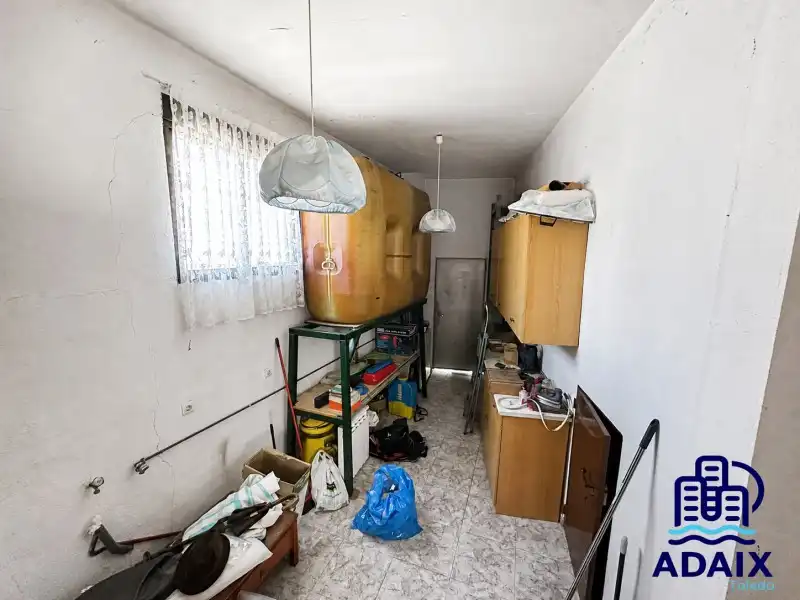 Casa adosada en venta en Huecas con Calefacción y Balcón