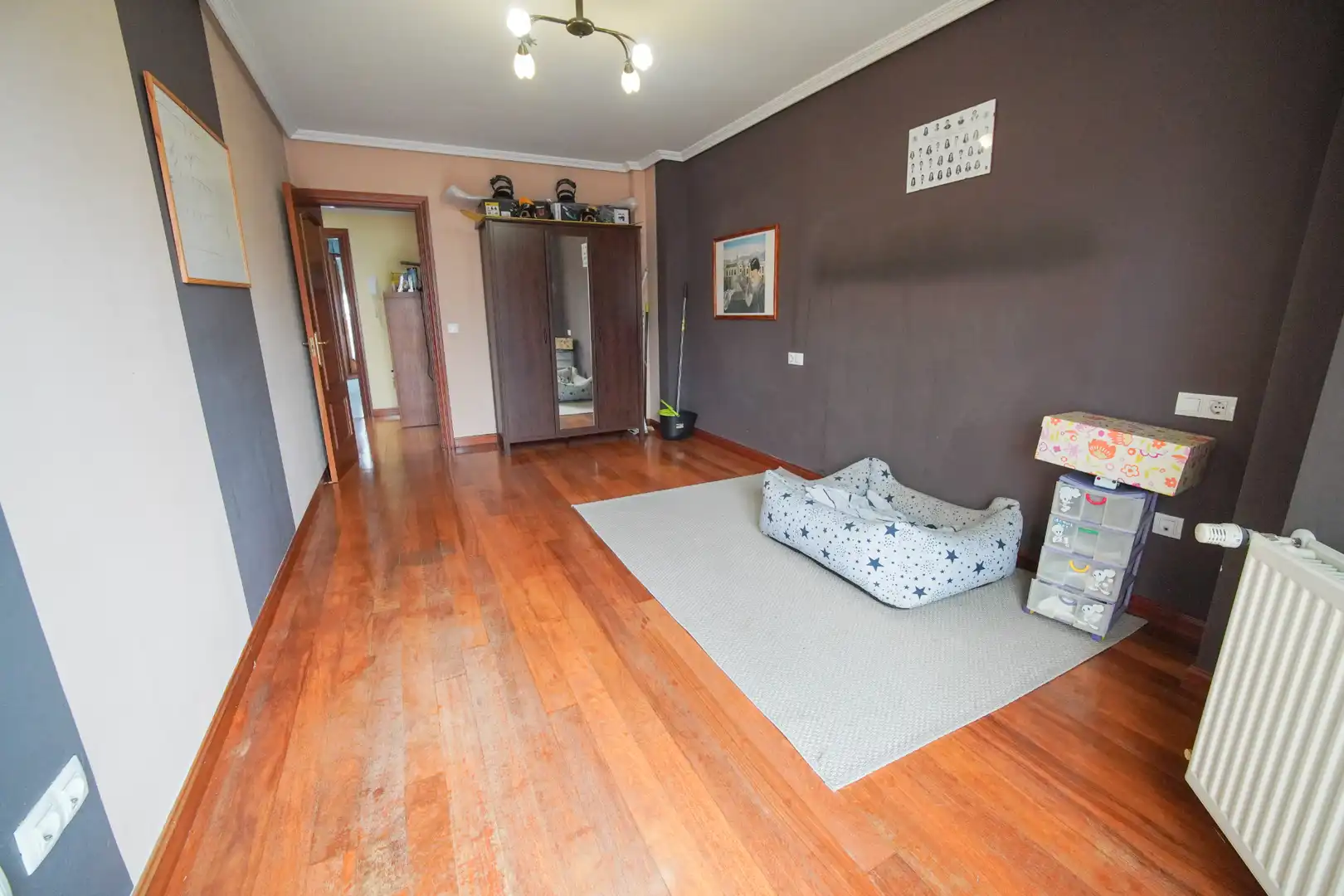 Schlafzimmer von Dachboden zum Verkauf in Avilés mit Heizung, Parkett und Terrasse