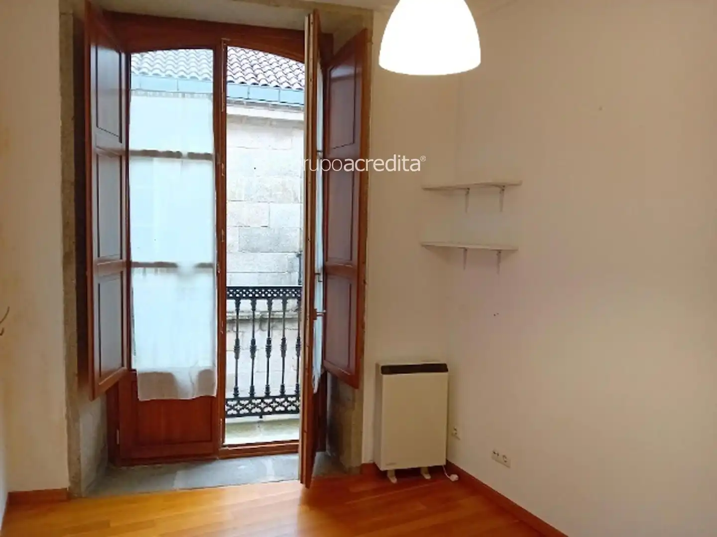 Dormitori de Pis en venda en Santiago de Compostela  amb Calefacció, Parquet i Terrassa