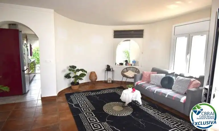 Sala d'estar de Casa o xalet en venda en Empuriabrava amb Calefacció, Traster i Moblat