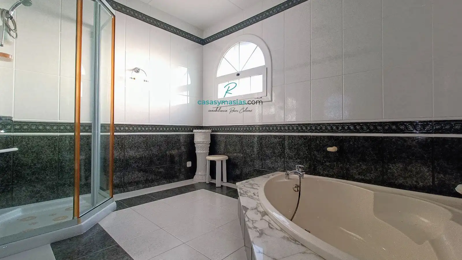 Baño de Finca rústica de alquiler en Font-rubí con Aire acondicionado, Calefacción y Jardín privado