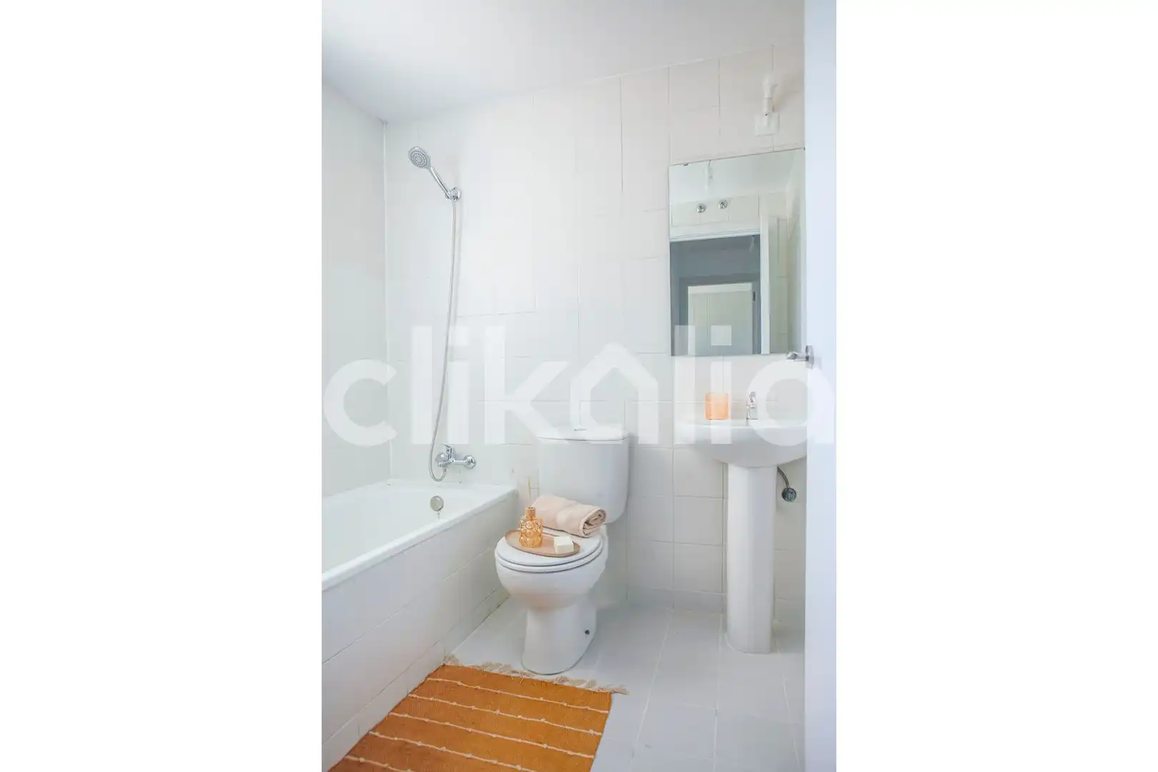 Bathroom of Flat for sale in Madrid  with Heating, Terrace and Storage room