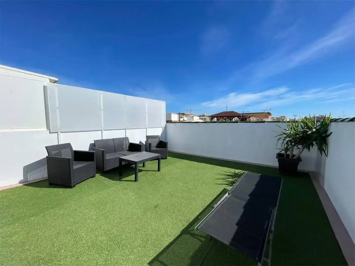 Terrassa de Dúplex en venda en Torrevieja amb Traster, Piscina i Moblat