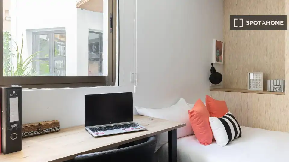 Habitación de Piso de alquiler en Valencia con Aire acondicionado, Calefacción y Amueblado