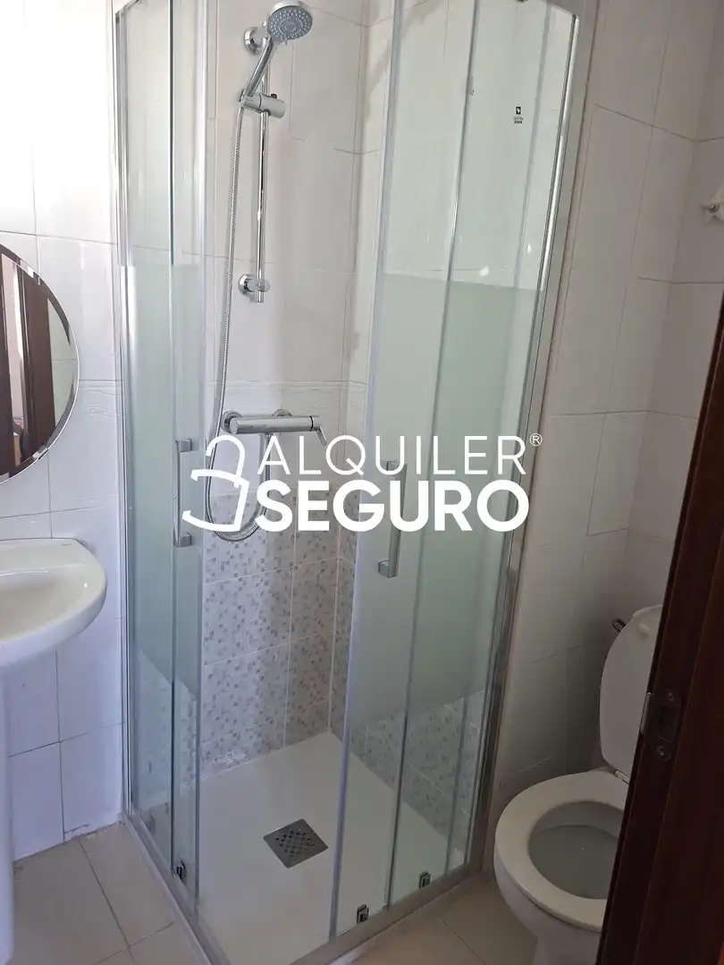 Badezimmer von Wohnung zur Miete in Ocaña mit Heizung und Möbliert