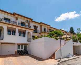 Vista exterior de Casa adosada en venda en  Granada Capital amb Aire condicionat, Calefacció i Jardí privat