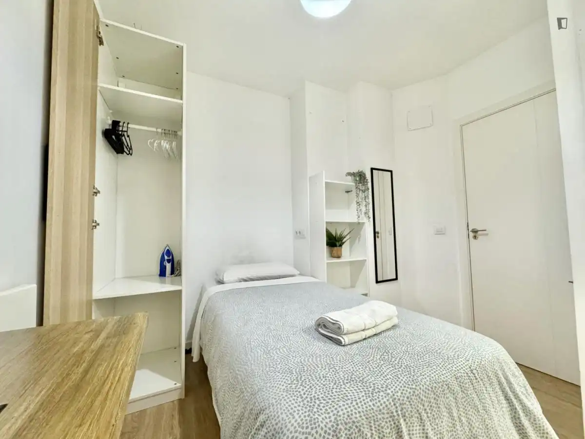 Schlafzimmer von Wohnung zur Miete in Madrid mit Klimaanlage, Möbliert und Waschmaschine
