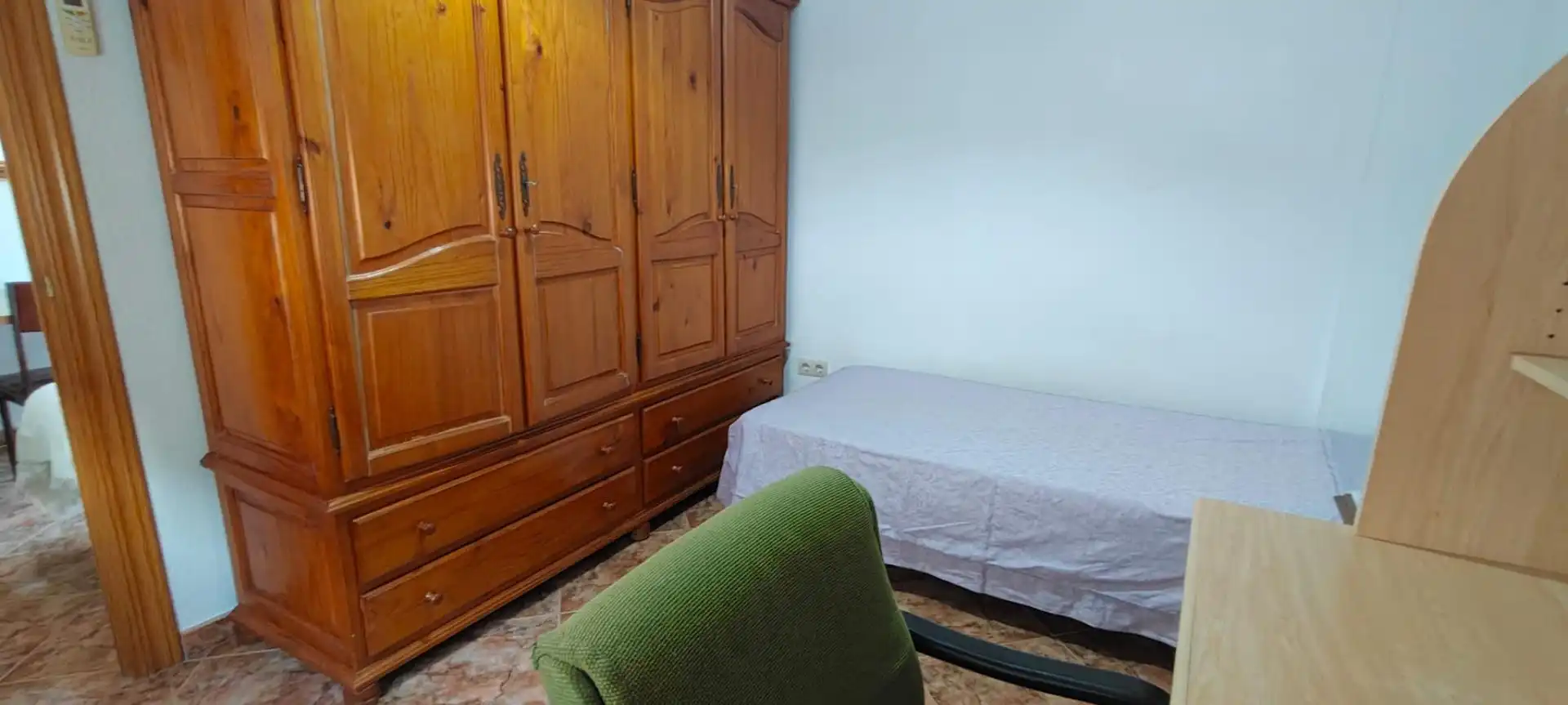 Schlafzimmer von Wohnung zur Miete in Granada mit Klimaanlage, Terrasse und Möbliert