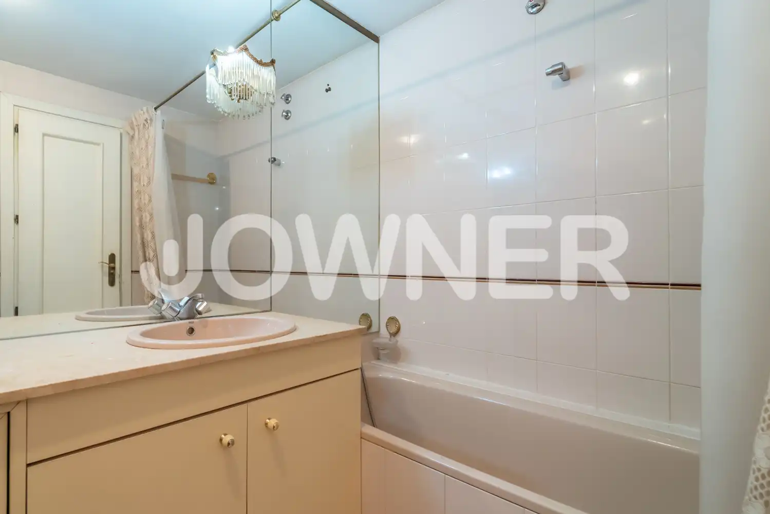 Bathroom of Flat for rent in Madrid  with Air Conditioner, Heating and Furnished