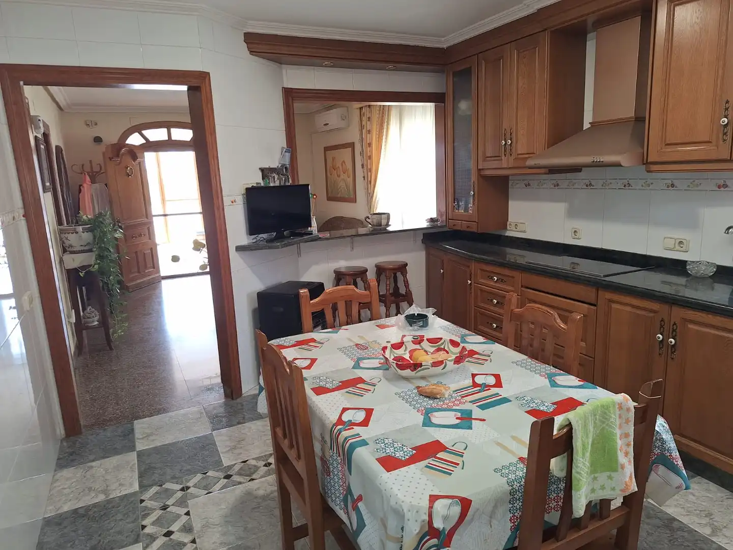 Cuina de Casa o xalet en venda en Alicante / Alacant amb Jardí privat, Terrassa i Traster
