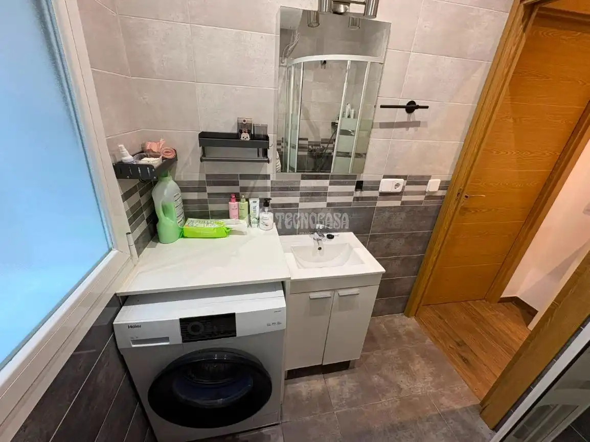 Bathroom of Flat for sale in Madrid  with Air Conditioner and Furnished