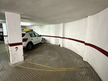 Individual amb ascensor en venda a Av. d'en Caritg