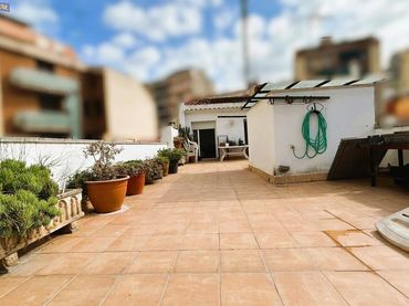 Casa amb balcó en venda a Centre