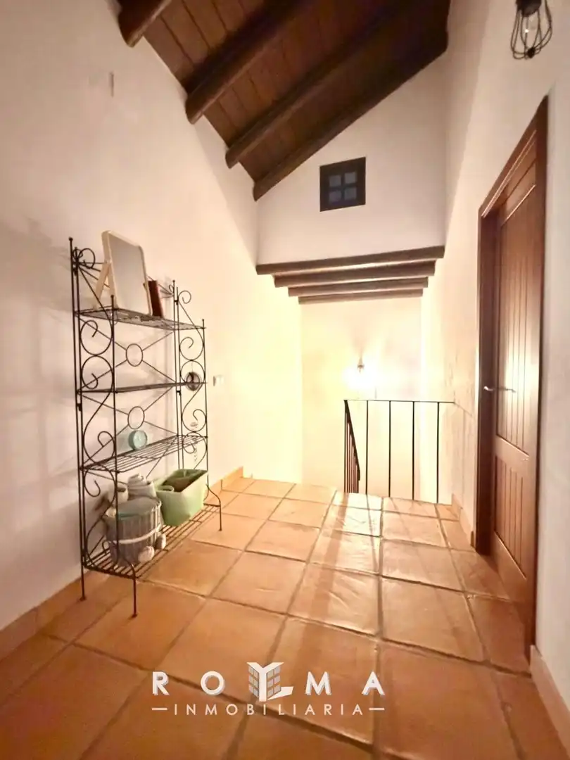 Casa adosada en venda en Dos Hermanas amb Aire condicionat, Calefacció i Jardí privat