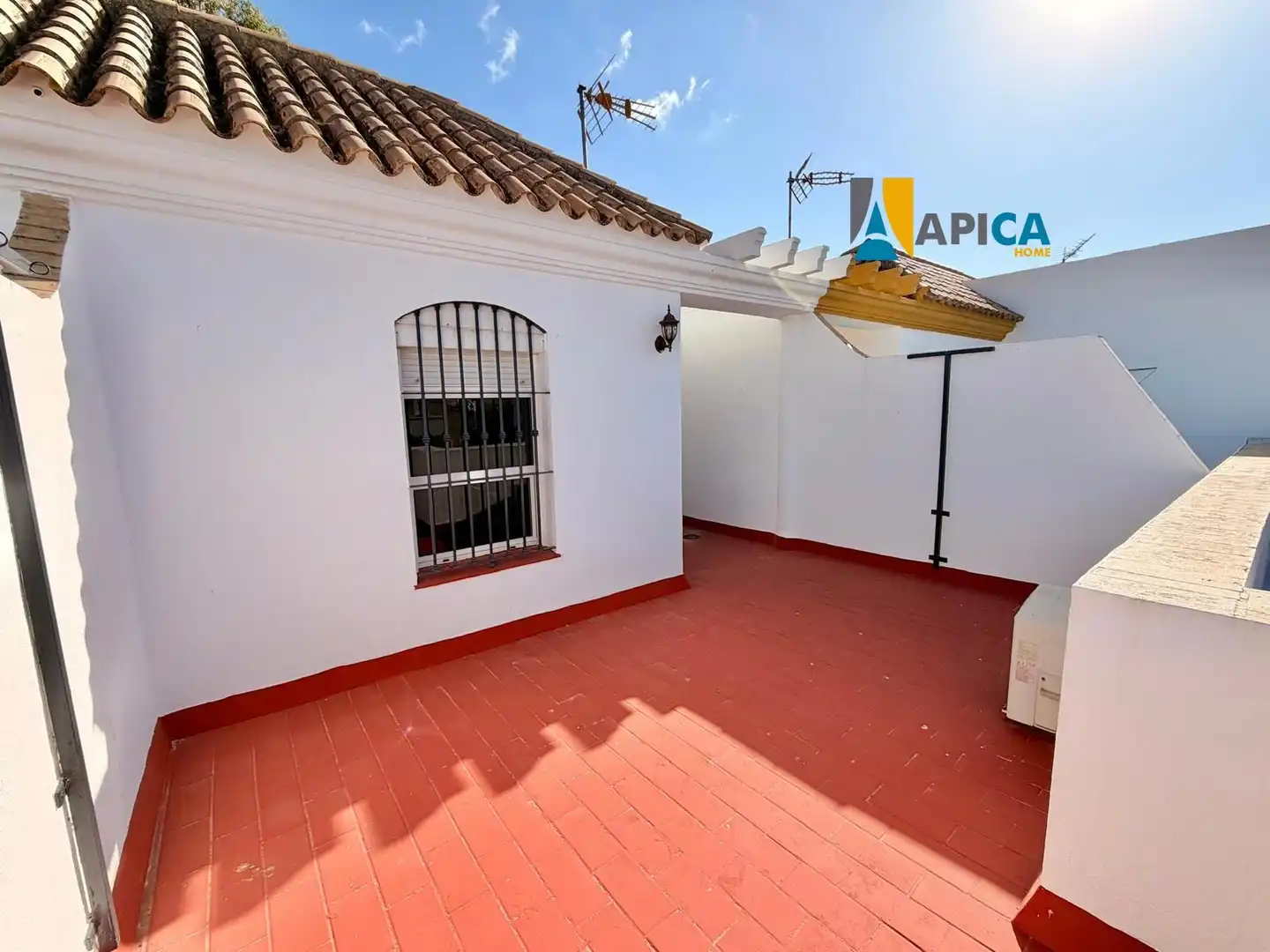 Terrasse von Einfamilien-Reihenhaus zum Verkauf in Barbate mit Klimaanlage, Heizung und Terrasse