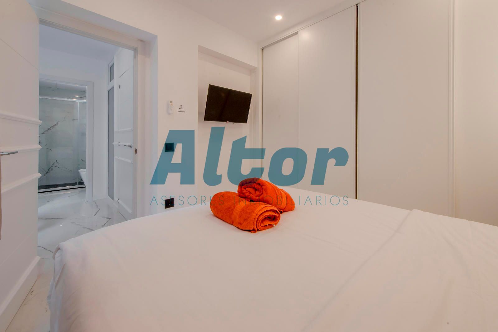 Flat for sale in MONTSERRAT, Universidad - Malasaña