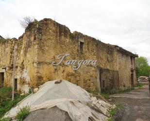 Vista exterior de Casa o xalet en venda en Amorebieta-Etxano amb Jardí privat