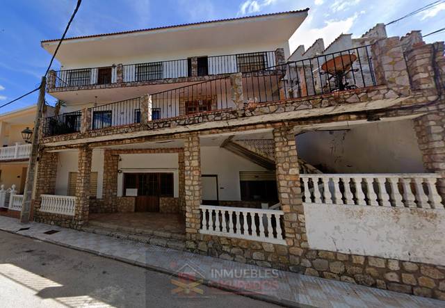 Casa-chalet en Venta en  Infante Enrique Aragon, 10 en Villahermosa