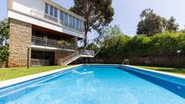 Piscina de Casa o xalet en venda en Castelldefels amb Aire condicionat, Jardí privat i Terrassa