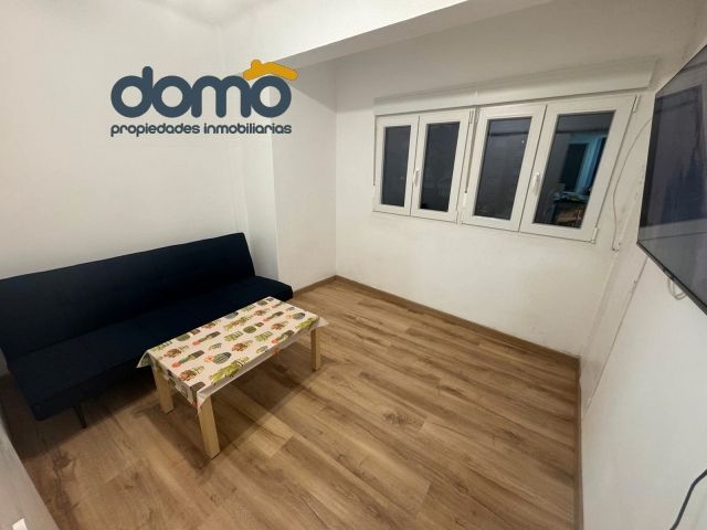 Habitación de Piso de alquiler en  Almería Capital con Aire acondicionado, Parquet y Amueblado
