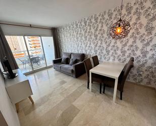Sala d'estar de Apartament de lloguer en Benidorm amb Aire condicionat, Terrassa i Moblat