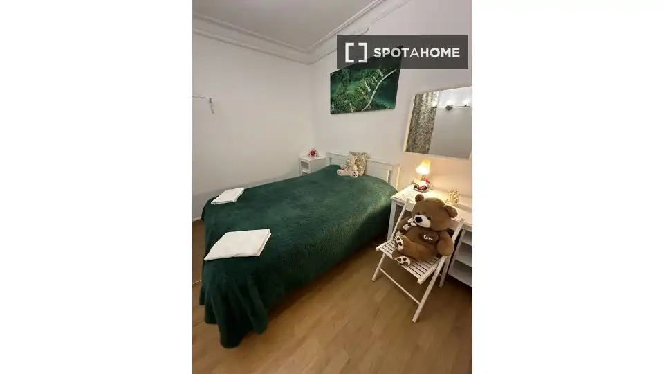 Room in Sant Gervasi- Galvany