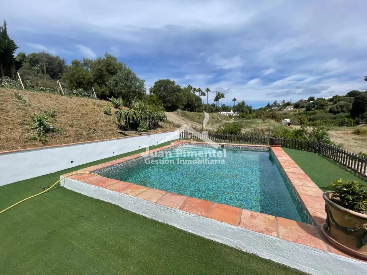 Vista exterior de Finca rústica en venda en Estepona amb Aire condicionat, Jardí privat i Terrassa
