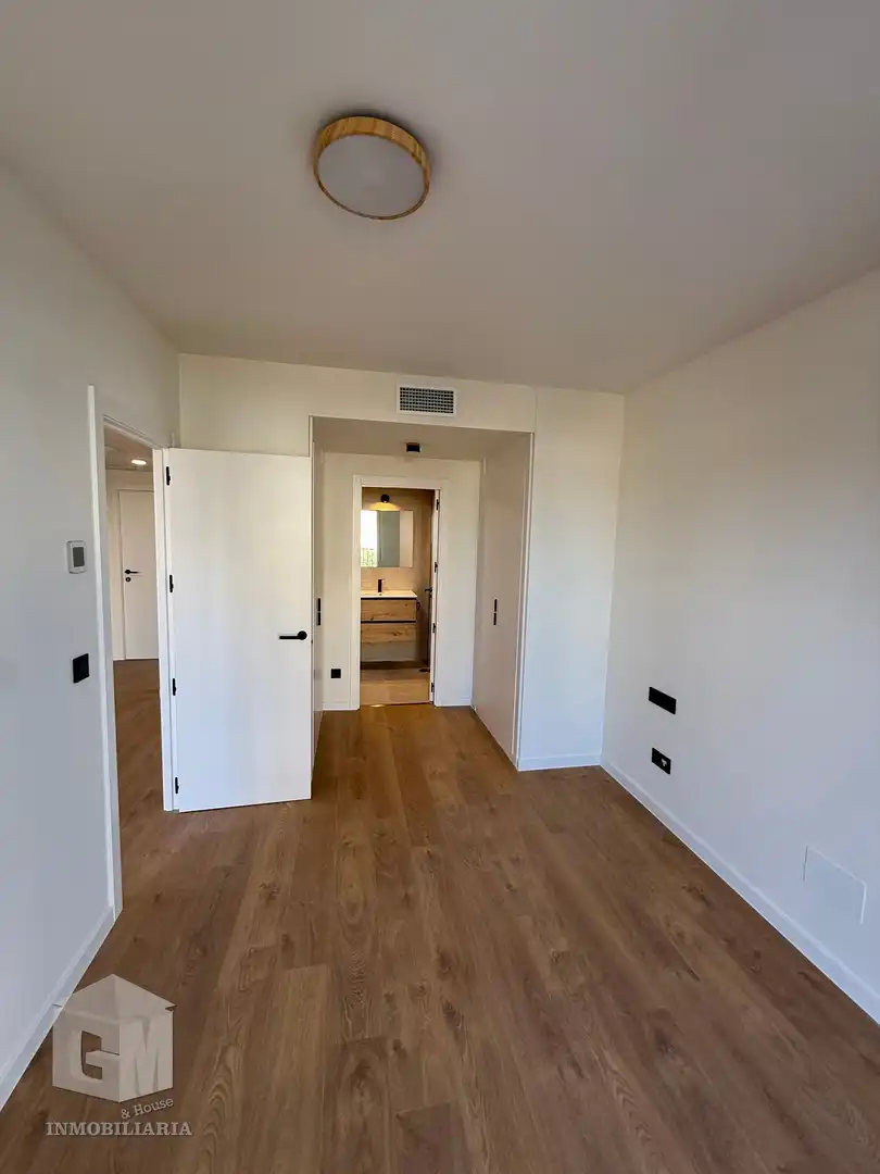 Bedroom of Apartments for rent in Madrid  with Air Conditioner, Heating and Storage room