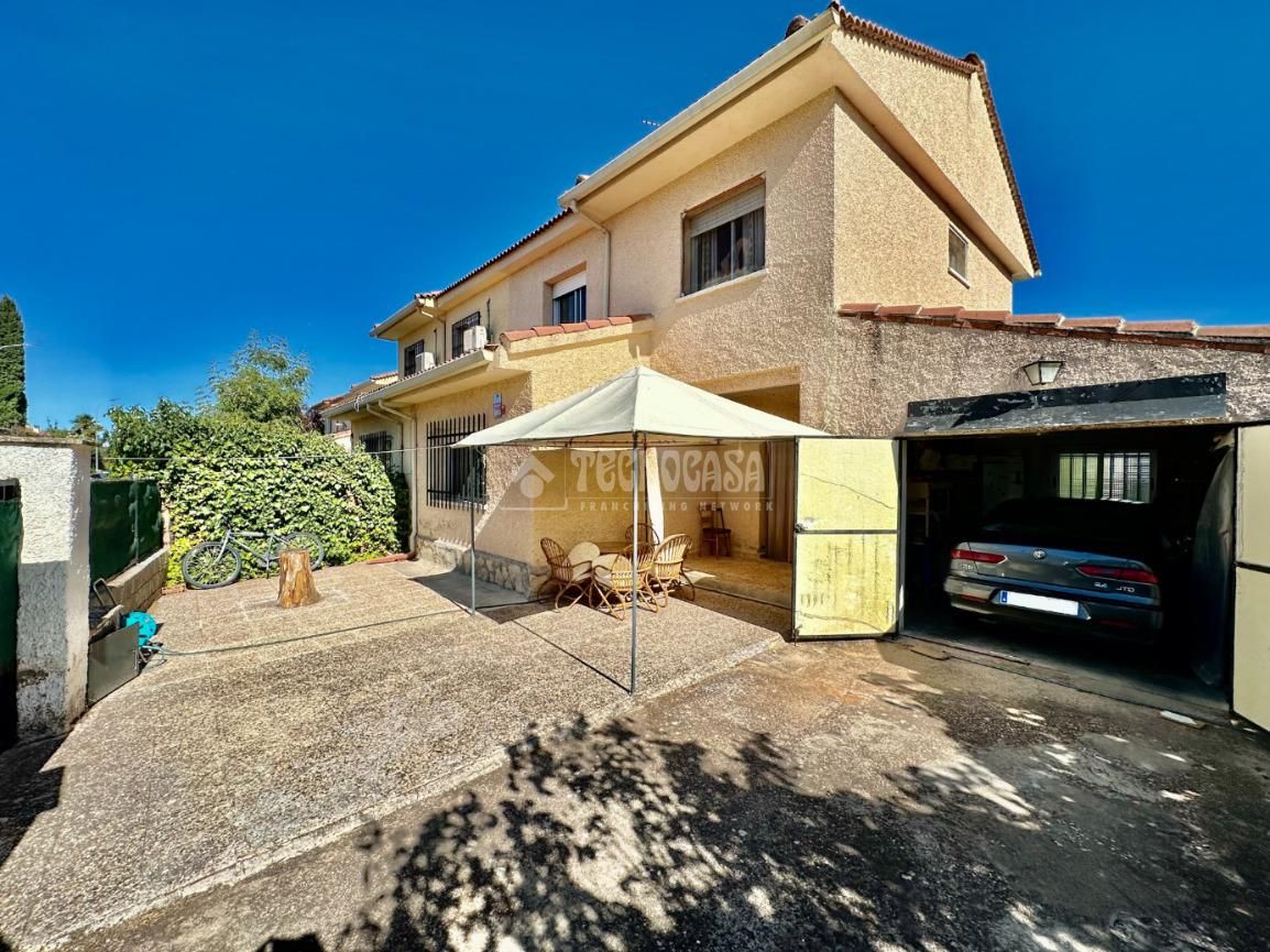 Exterior view of Single-family semi-detached for sale in Fontanar