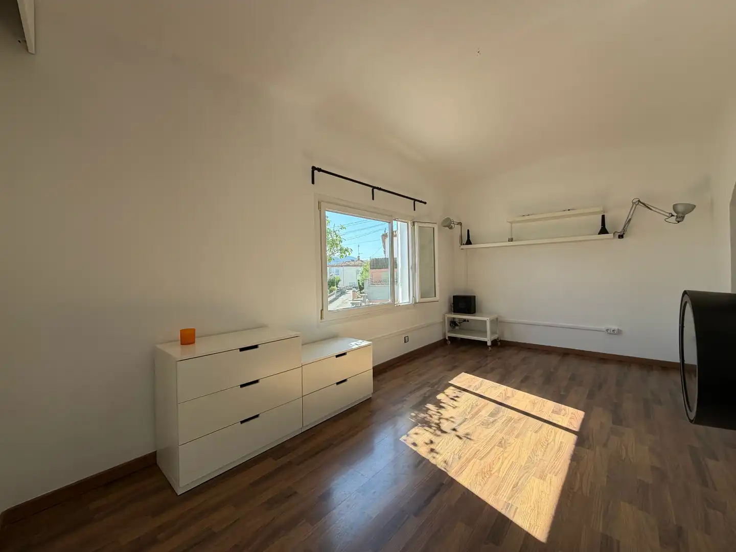 Dormitori de Casa adosada en venda en Olot amb Parquet i Terrassa